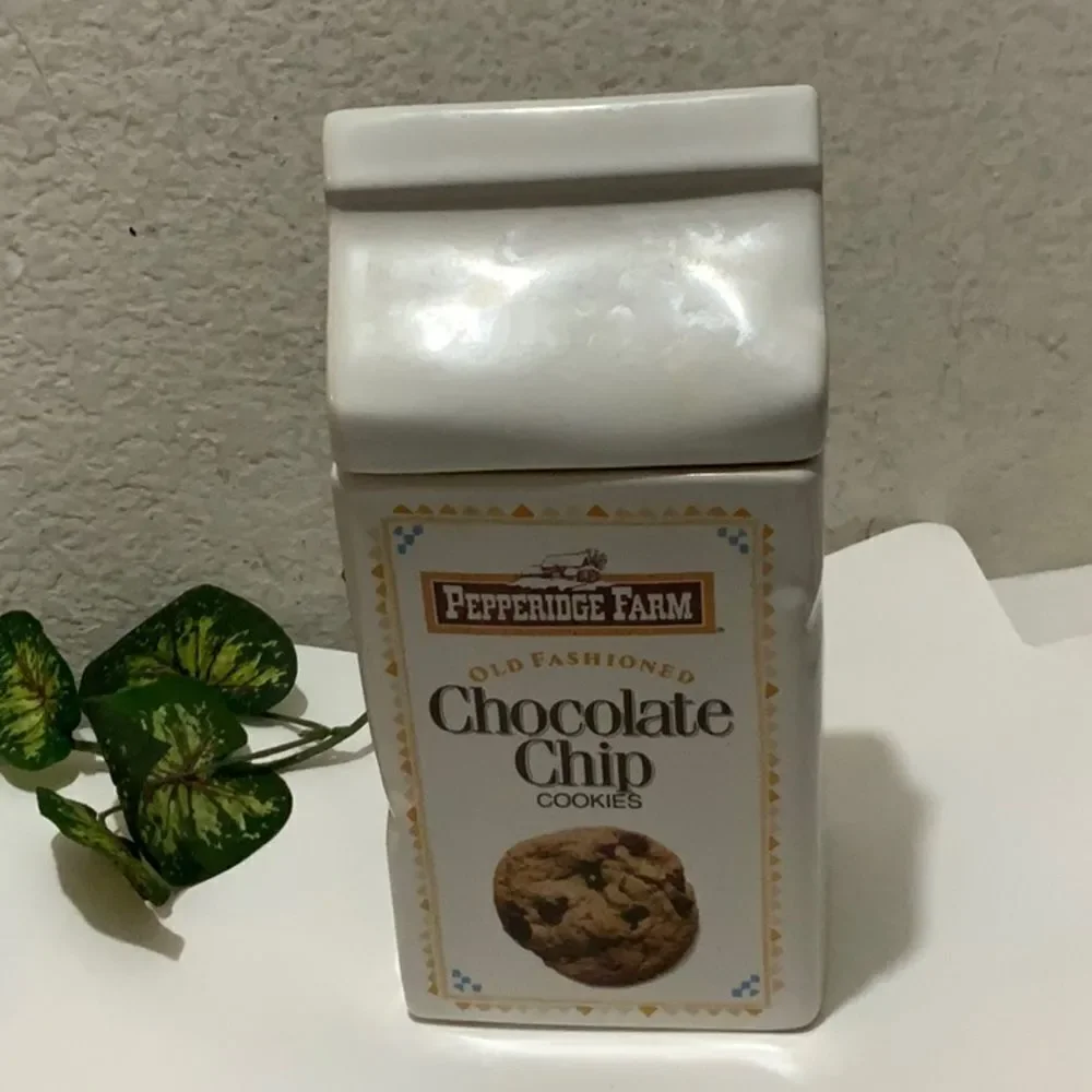 Vintage Pepperidge Farm Chocolate Chip Ginger man Ceramic Cookie Jar Canister